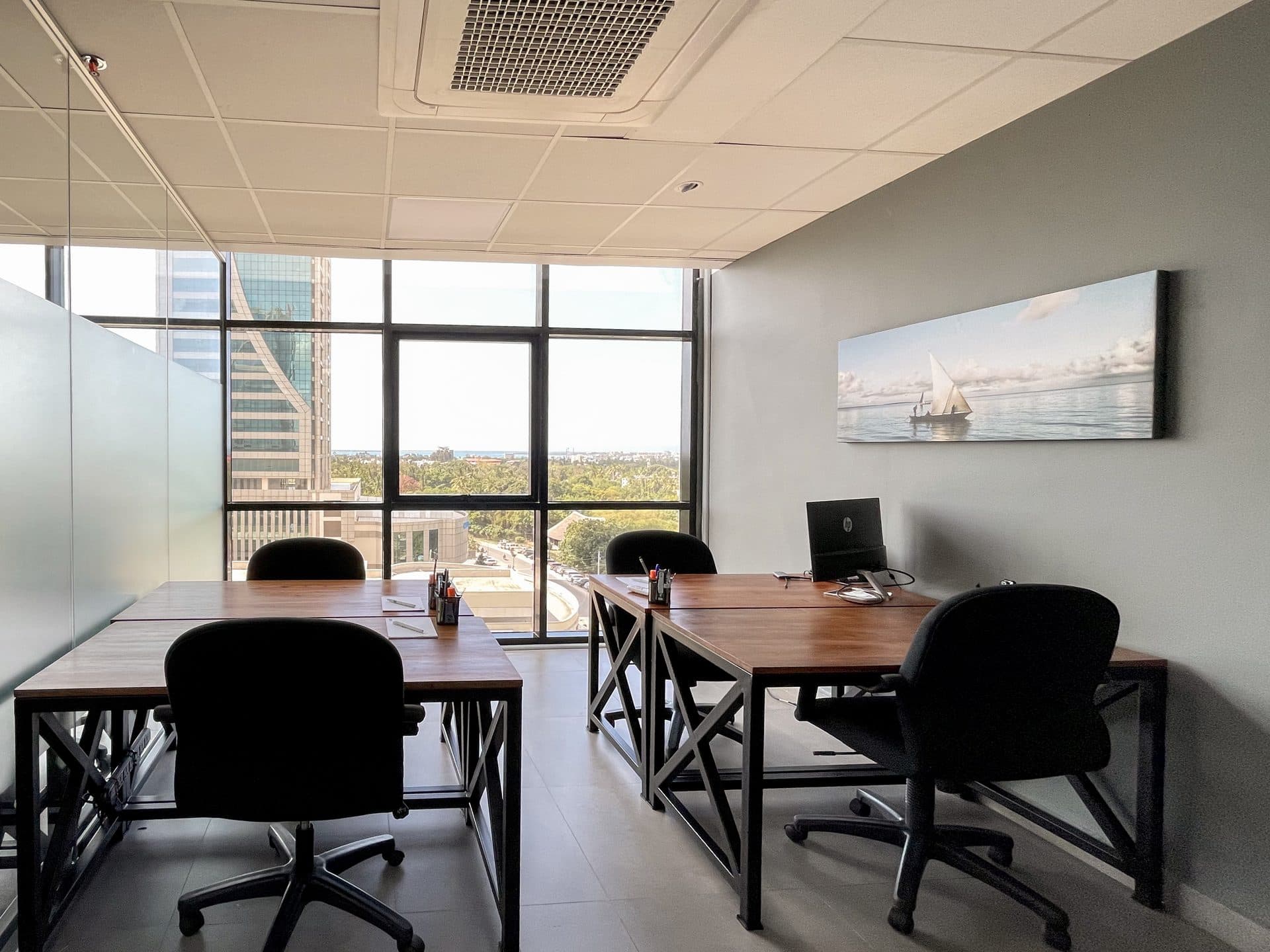 A four-desk office at ZO Premium with a view of the city