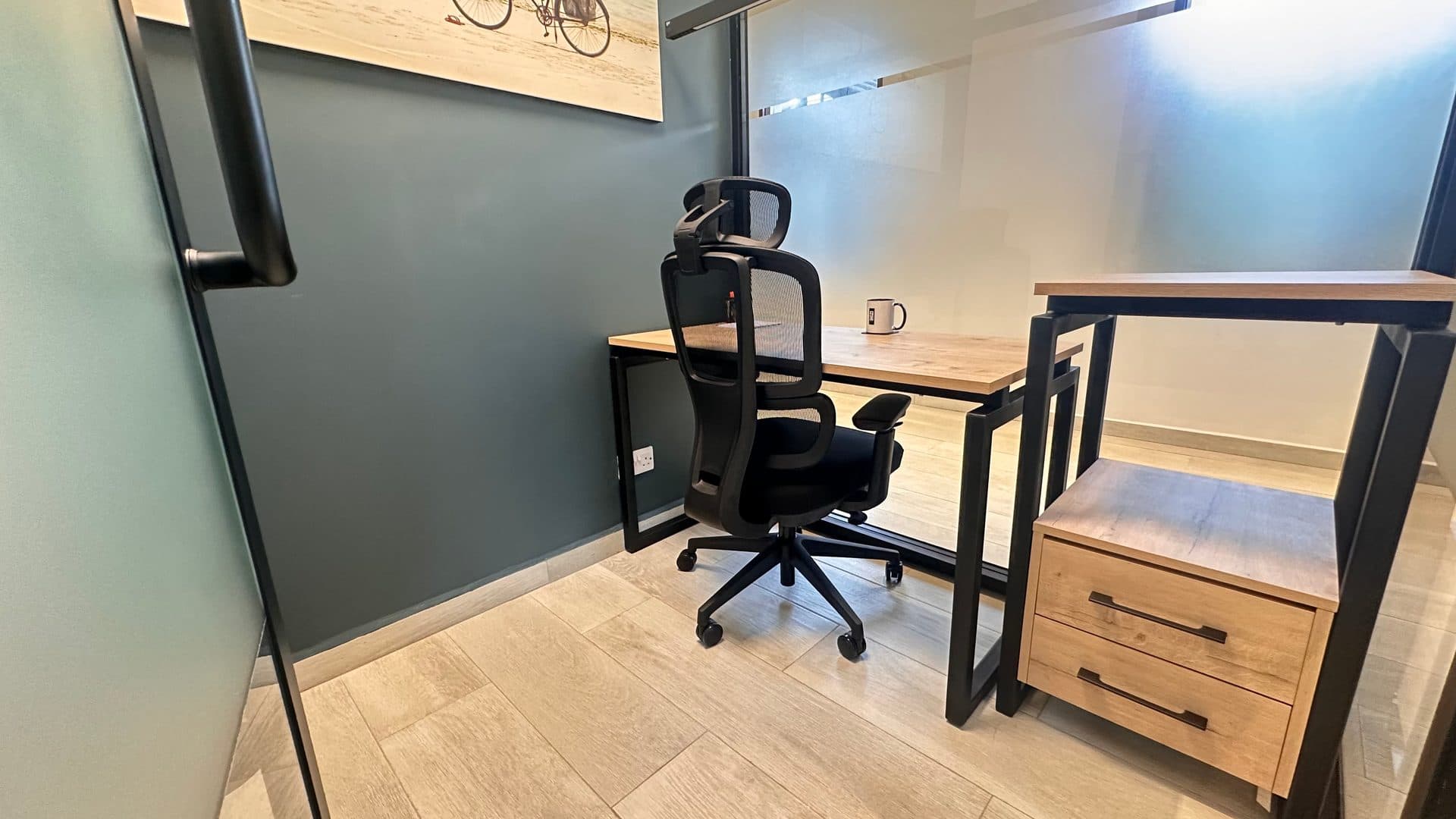 A single-person office at ZO Seacliff